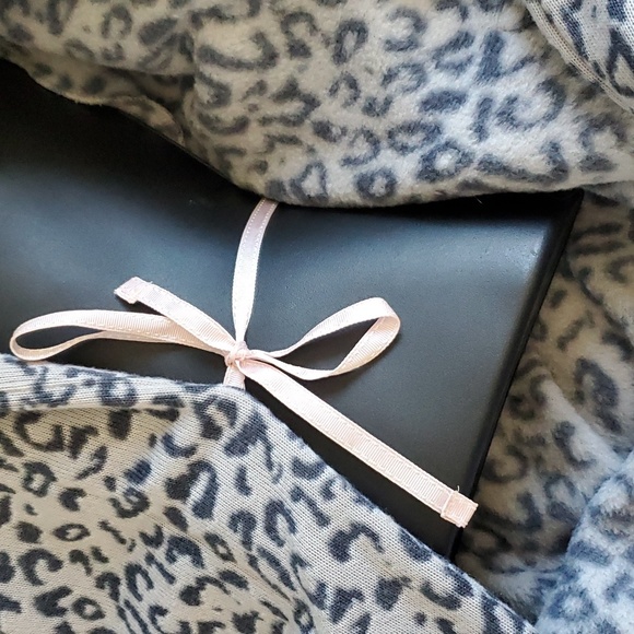 Victoria's Secret Robe - Picture 6 of 12